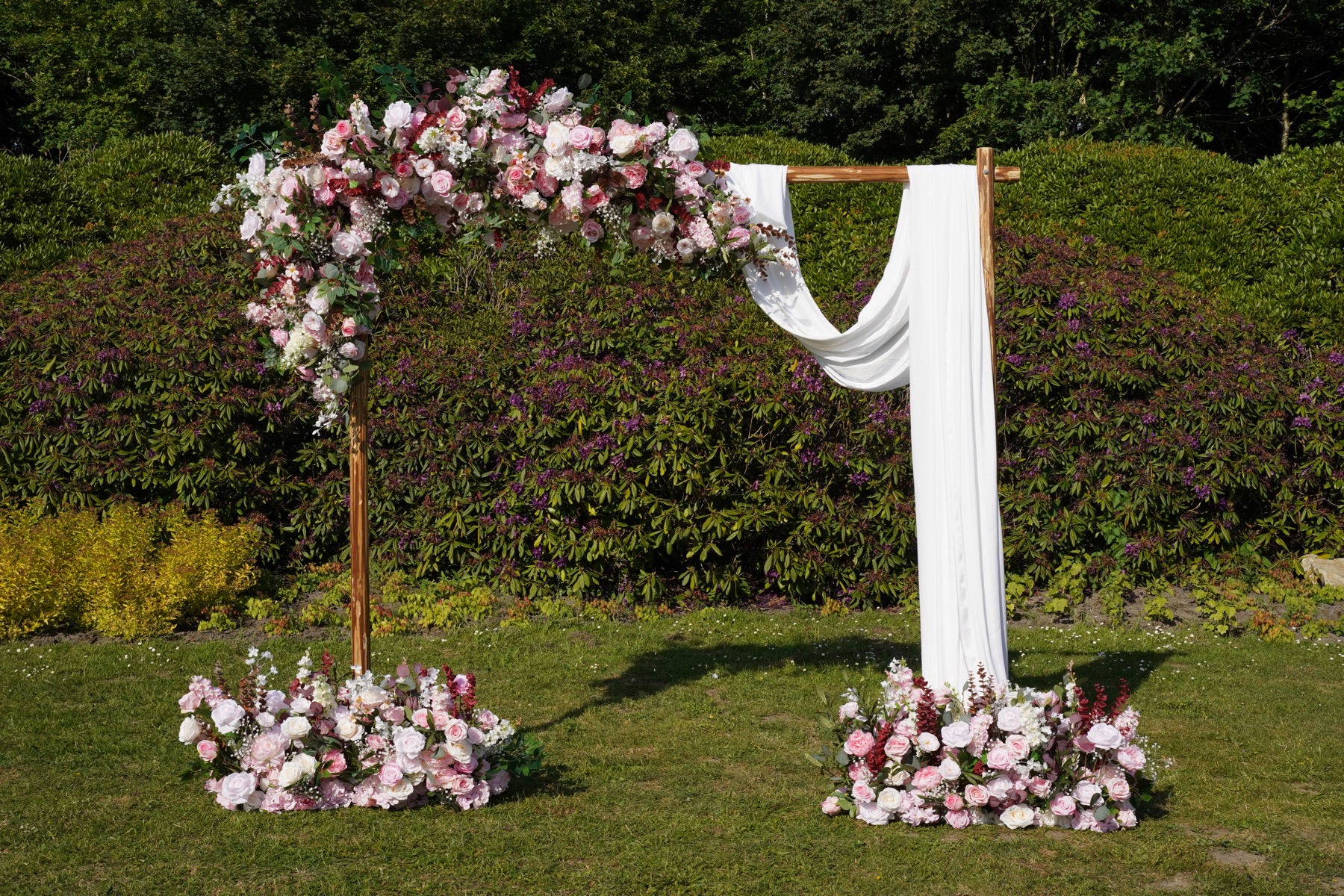 Willow backdrop, houten boog voor outdoor ceremonie